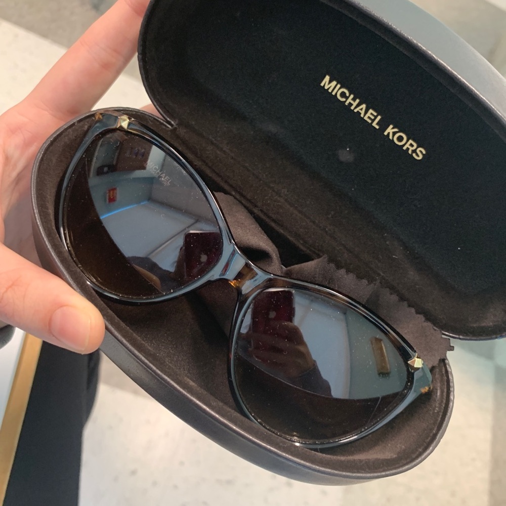 Michael Kors sunglasses. Cat eye - Picture 2 of 3